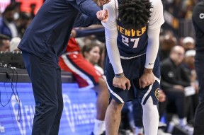 爱游戏网页-穆雷重要时刻重返赛场，掘金带队取胜！观众掌声雷动的简单介绍