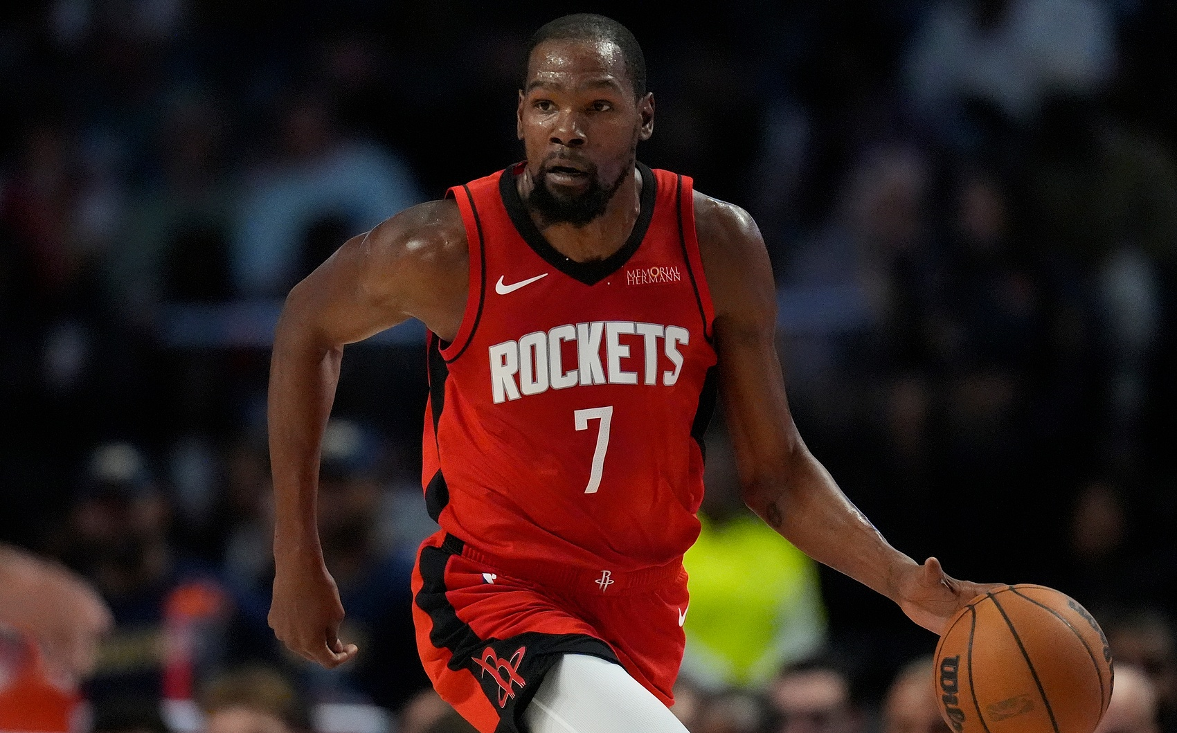 关于休斯敦火箭发布备战花絮，赛后防线松动，欧超杯任务艰巨，赛程密集仍需轮换的信息